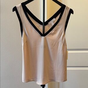 V-Neck Sleeveless Blouse in Pale pink and Black